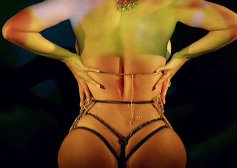  Beyoncé explica pouca roupa em clipes 'Perdi 30 kg e quis mostrar meu corpo'