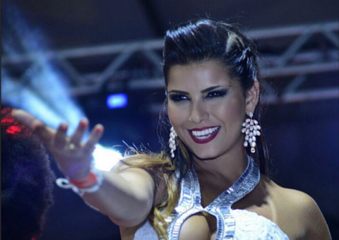 Rainha de bateria, Bianca Leão samba muito e acaba com os pés sangrando