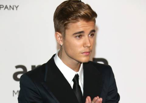  Justin Bieber pede desculpas por ato racista com versos bíblicos