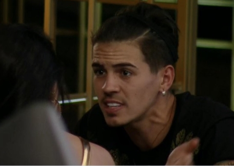 A Fazenda: Biel chama música de Anitta de ‘bosta’ e causa revolta