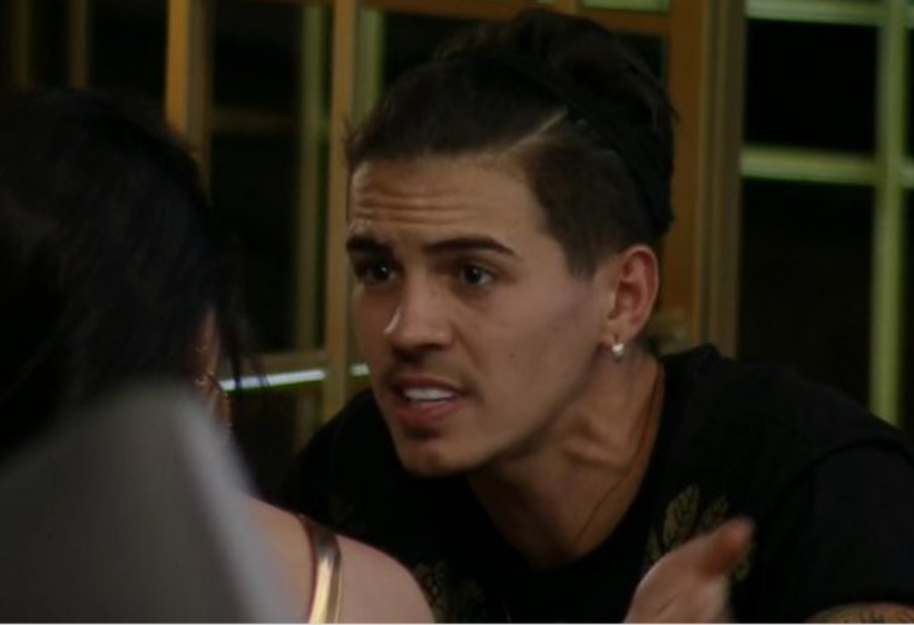 A Fazenda: Biel chama música de Anitta de ‘bosta’ e causa revolta