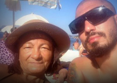 Mãe de Fernando se nega a receber Amanda em sua casa e solta os cachorros