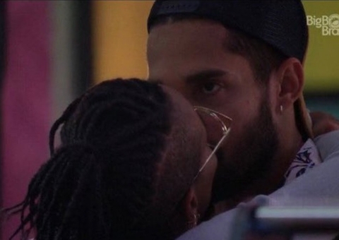 BBB21: Bil dá fora em Karol, sister força e os dois trocam beijos