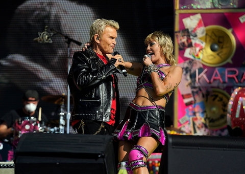 Assista pré-show do Super Bowl com Miley Cyrus e participações especiais