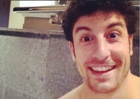 Ator de 'American Pie' faz piada com queda de avião e é criticado