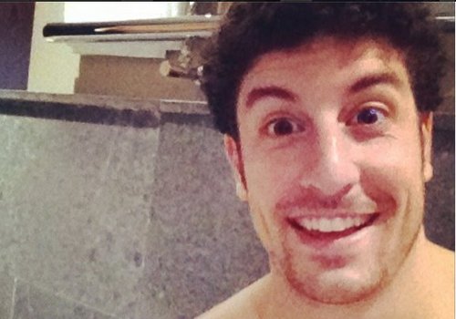 Ator de 'American Pie' faz piada com queda de avião e é criticado