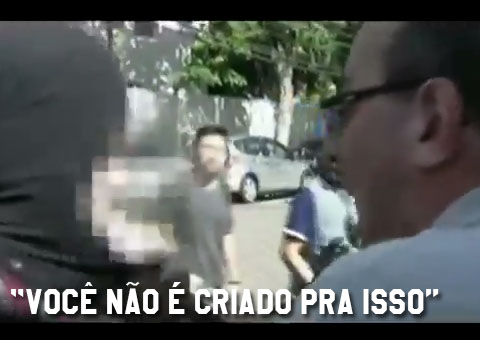Pai vai buscar o filho em protesto de black blocs