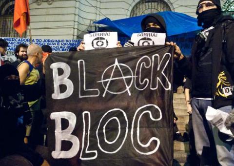 PM de São Paulo usa a internet para isolar black blocs