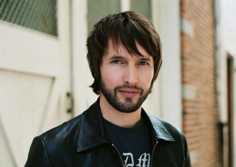 Confira o lyric video de "Satellites", de James Blunt