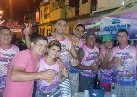 Bloco da Barata faz festa no bairro Japiim