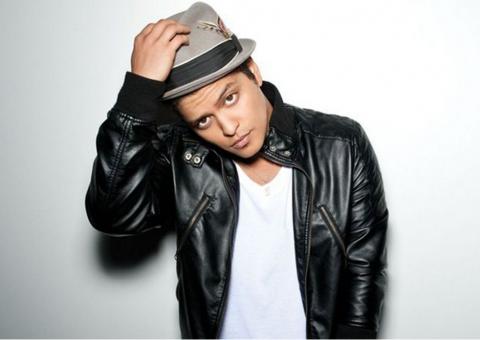 Bruno Mars divulga clipe de "Gorilla", assista