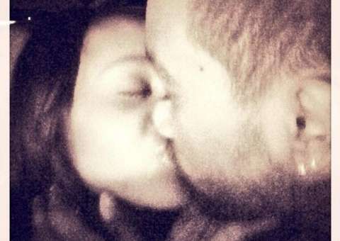 Filha de  Whitney Houston se casou com seu irmão adotivo