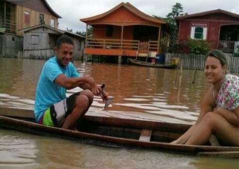Enchente põe mais de 700 pessoas fora de casa