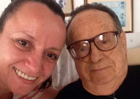 Roberto Bolaños, o Chaves, aparece em foto respirando por aparelhos