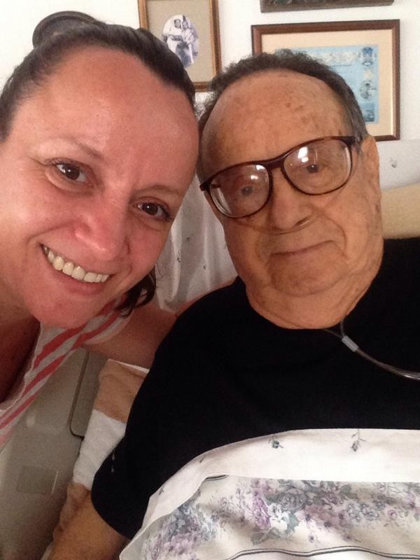 Roberto Bolaños, o Chaves, aparece em foto respirando por aparelhos