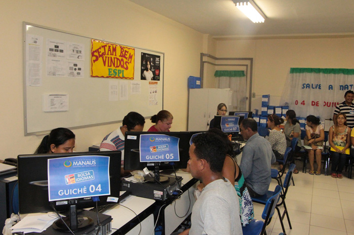 Mais de 16 mil concorrem a vagas no Bolsa Idiomas