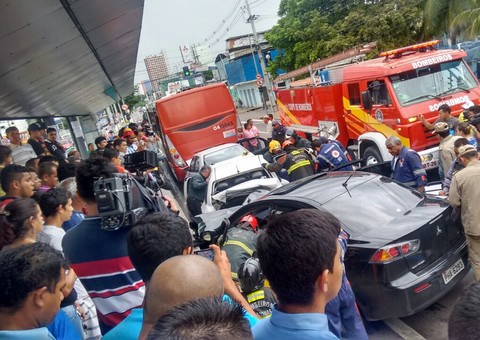 Motorista que causou engavetamento em Manaus tinha cocaína no carro