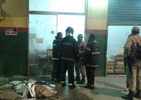 Bombeiros controlam incêndio no shopping Manaus Plaza