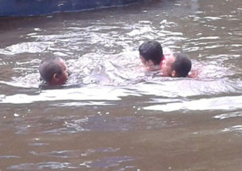  Jovem é agredido a pauladas, tenta fugir e se afoga em Balneário de Rio Preto da Eva