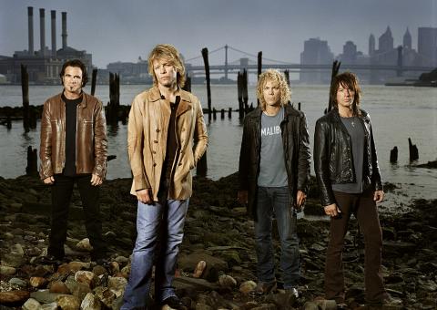 Veja a nova versão do clipe ¨Because We Can¨