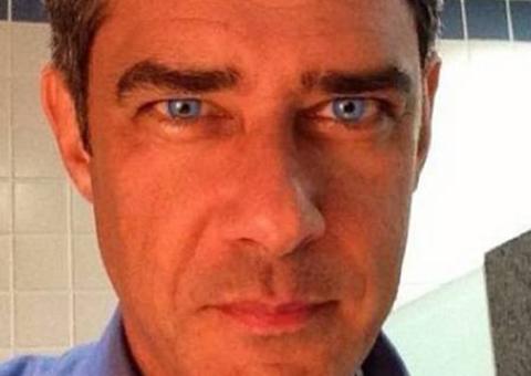 William Bonner surge na web com olhos azuis  