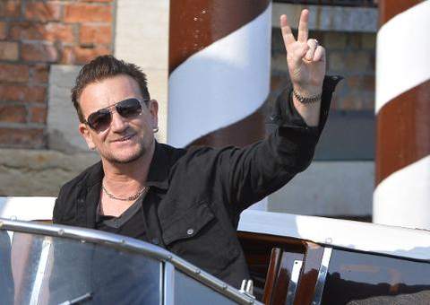 Vocalista do U2, Bono revela que não tira óculos escuros porque tem glaucoma