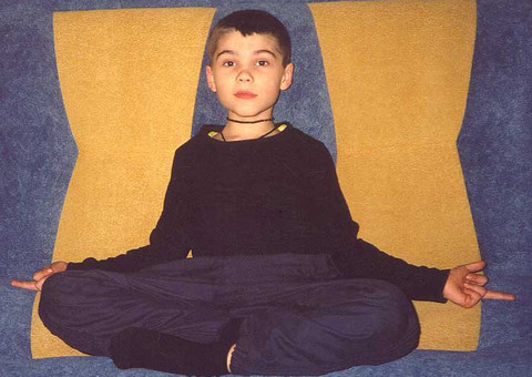 Garoto afirma ser de outro planeta, conta detalhes e traz mensagem para a 'terra'