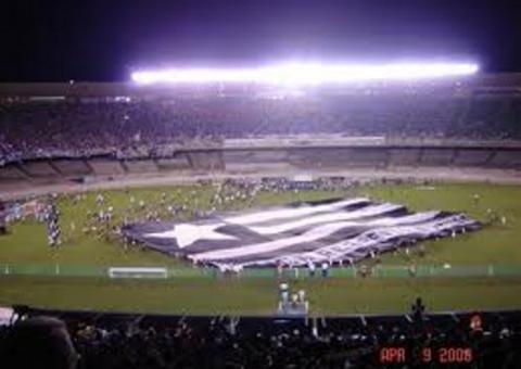 Vitória bate Botafogo e se aproxima do G4 do Brasileirão