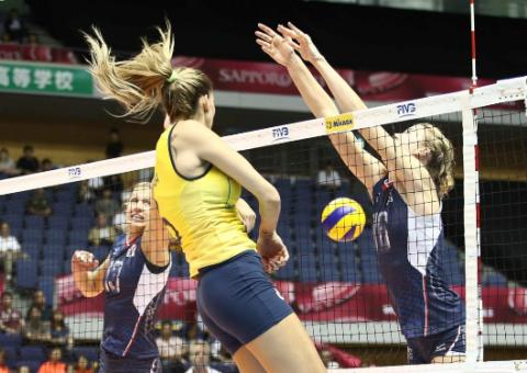 Brasil vence os EUA por 3  sets a 0  na fase final do Grand Prix