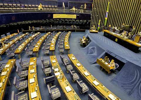 Quanto mais amigos no Facebook, menos a pessoa fala sobre política, diz estudo