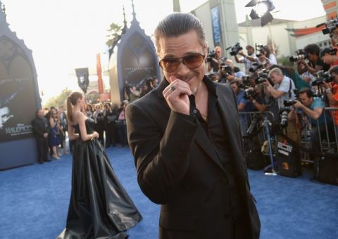 "Ele tentou colocar a cabeça entre as minhas pernas", diz Brad Pitt sobre seu agressor