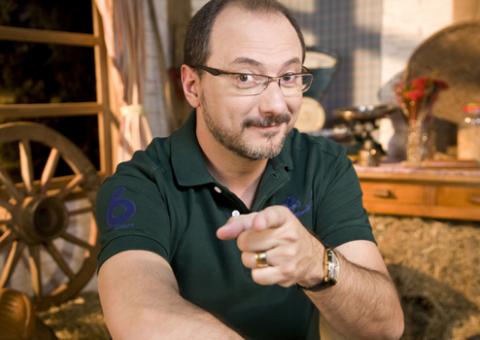 Britto Jr diz que "A Fazenda 6" terá mais famosos jovens e solteiros