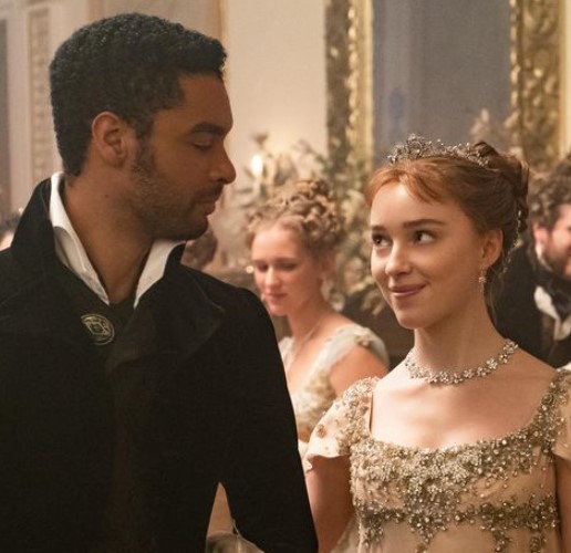 Netflix age contra sites pornô que roubam cenas de sexo de Bridgerton 