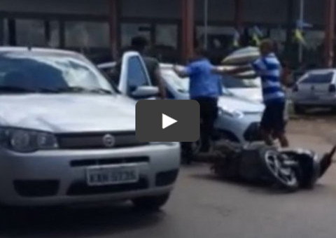 Vídeo mostra acidente de trânsito que vira 'pancadaria' em rua de Cuiabá