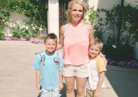  Britney Spears vivendo seu momento mãe comportada