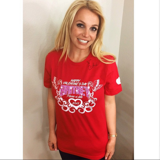 Britney Spears perde cabelo durante show em Las Vegas. Veja: