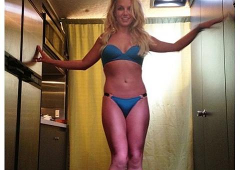  Britney Spears mostra foto de biquíni 'está quente'