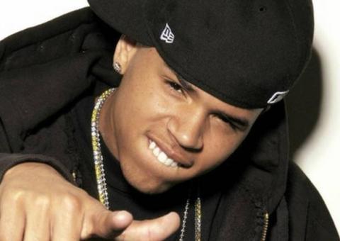 Chris Brown divulga bastidores do novo clipe