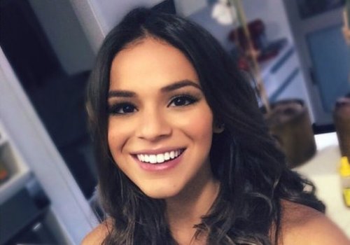Após festa de aniversário, Bruna Marquezine viaja para Los Angeles