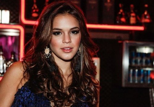 Bruna Marquezine é flagrada durante sono no Projac