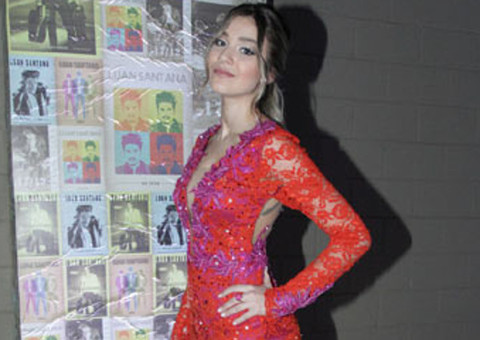 Bruna  rouba a cena na gravação do DVD do irmão Luan Santana 