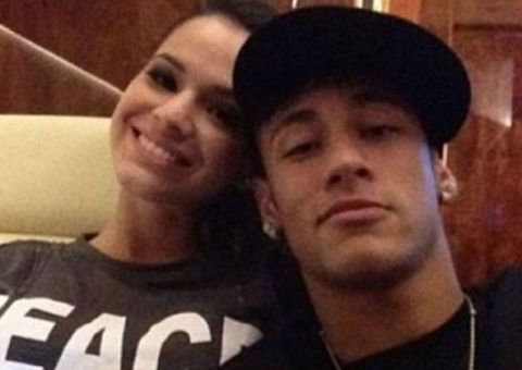 Neymar compra anel para Marquezine com 45 diamantes