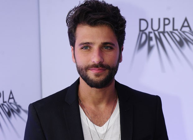 Bruno Gagliasso ganha R$ 10 mil em ação contra empresa áerea 