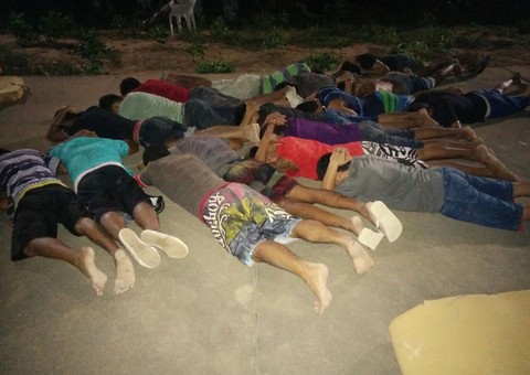 Presos abrem buraco e tentam fuga em massa da Penitenciária 