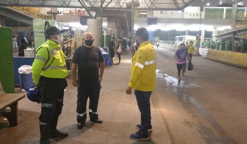 Prefeitura estuda como evitar aglomeração nos ônibus em Manaus