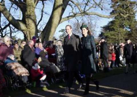   Família real comparece à missa de Natal sem príncipe George
