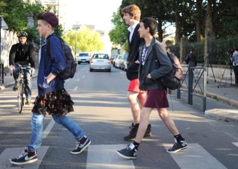 Franceses vão de saia à escola em protesto contra o sexismo