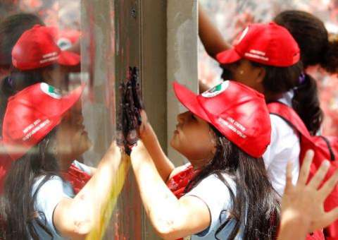 Confrontos entre polícia e MST deixam 42 feridos em Brasília