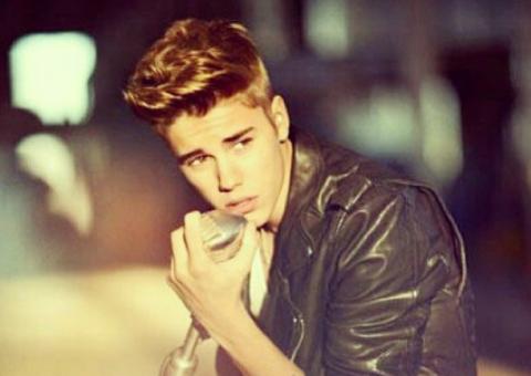 Justin Bieber é perseguido por policiais em aeroporto