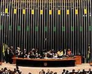 Com argumentação frágil e bancada pequena, Amazonas pode ver afundar PEC que prorroga a ZFM